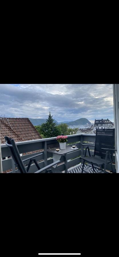 Med Sydvendt Balkong Ålesund